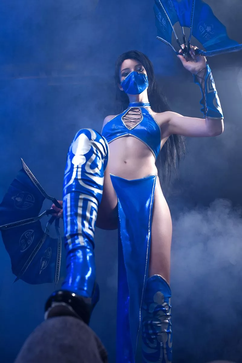 Kitana from Mortal Kombat by Axilirator