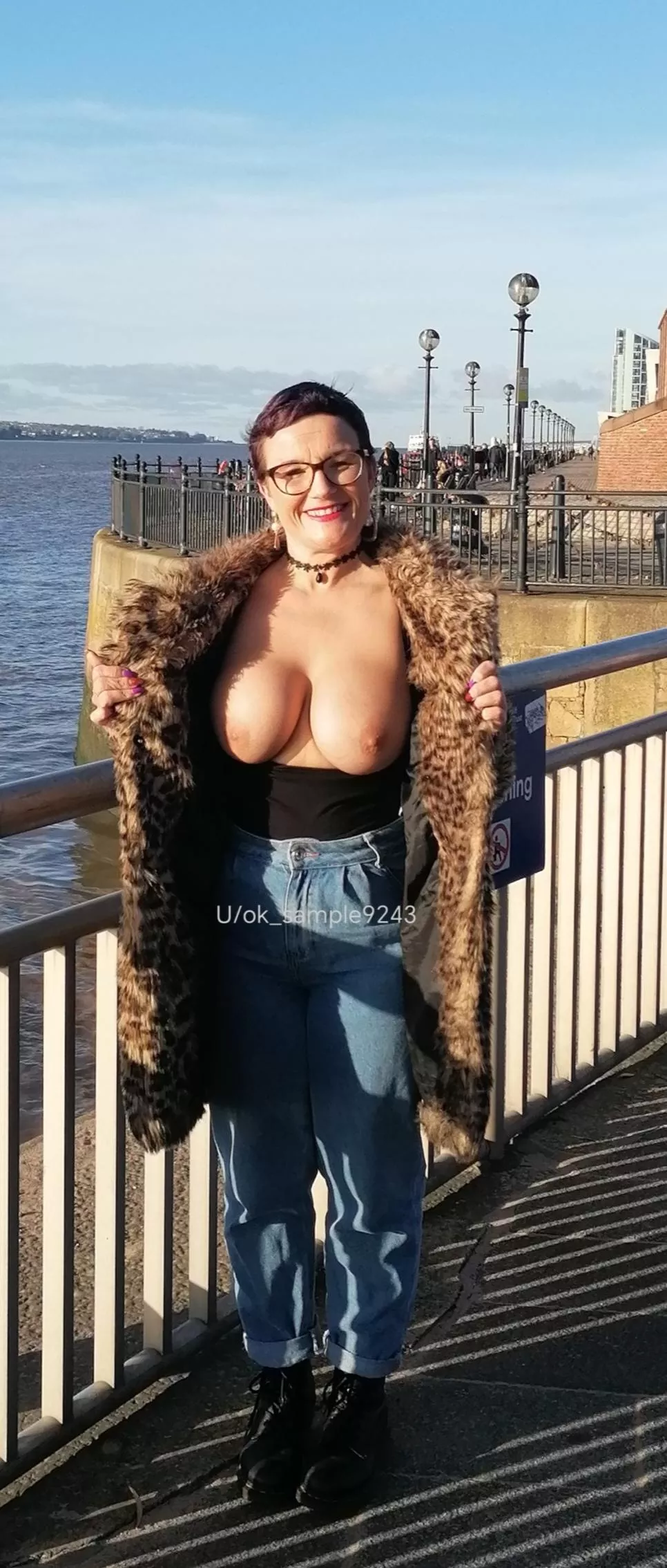 Look what's hiding under my coat xx 😘😘