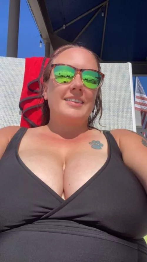 Love the sun kissing my skin @louisewalker_wildin