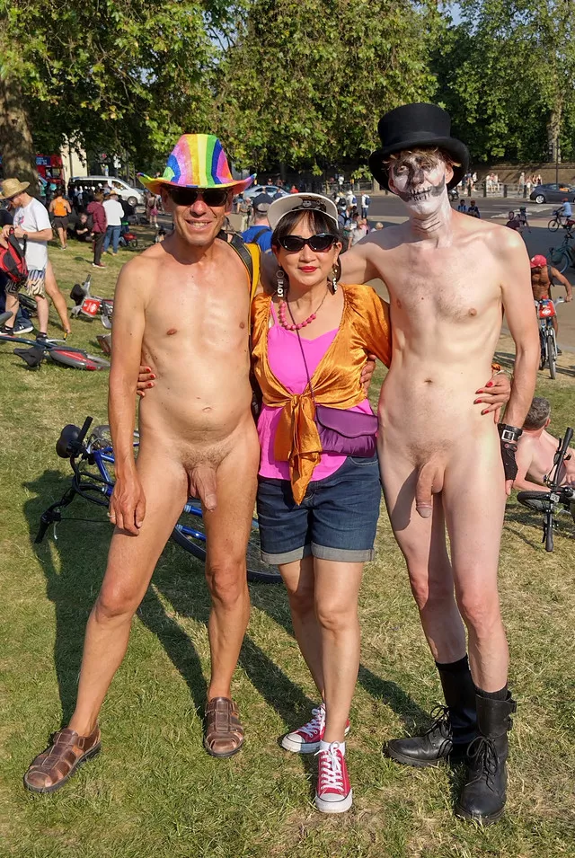 Public CFNM for Spooktober