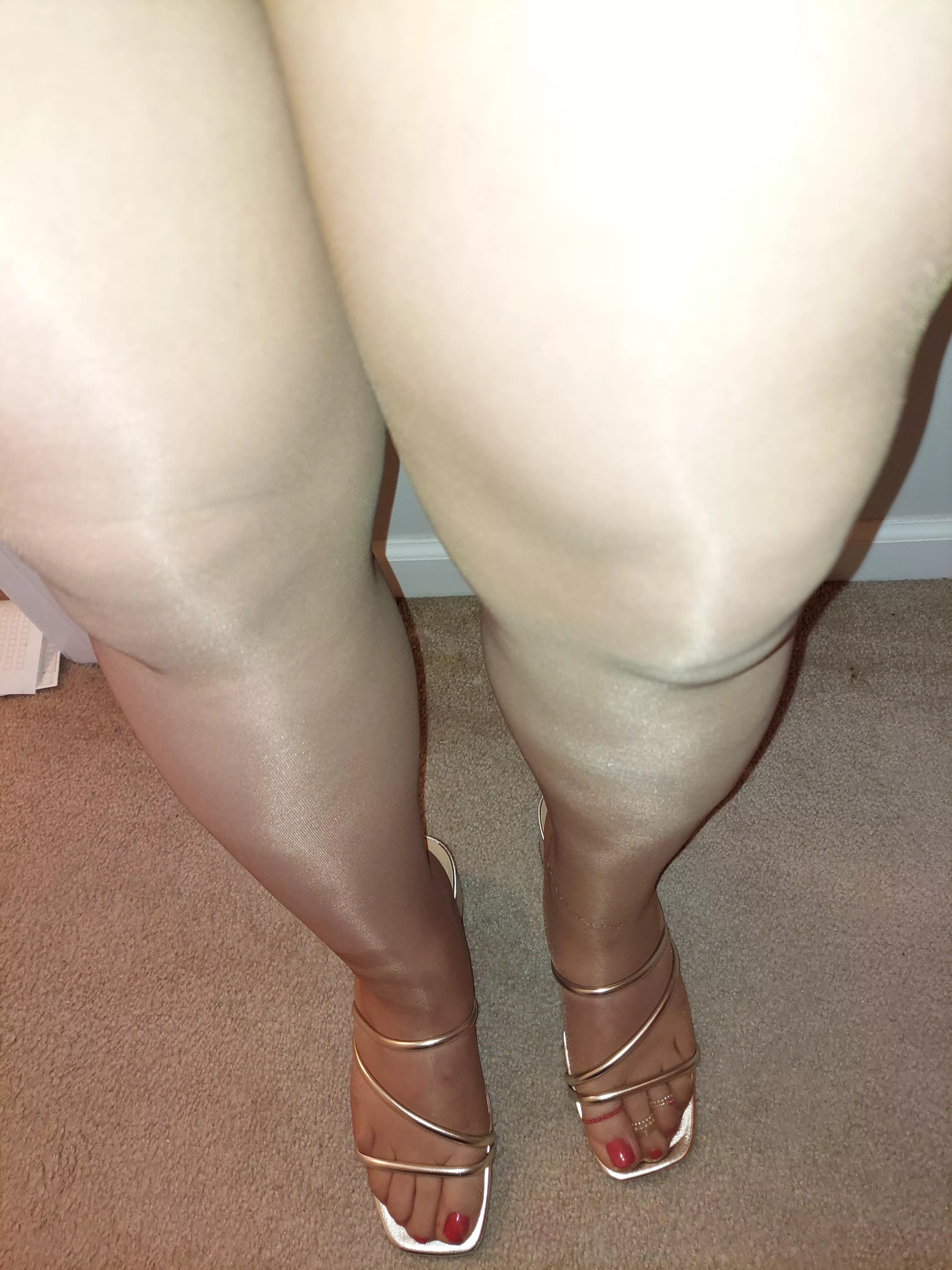 do you like sandals that show lots of nylon feet ?