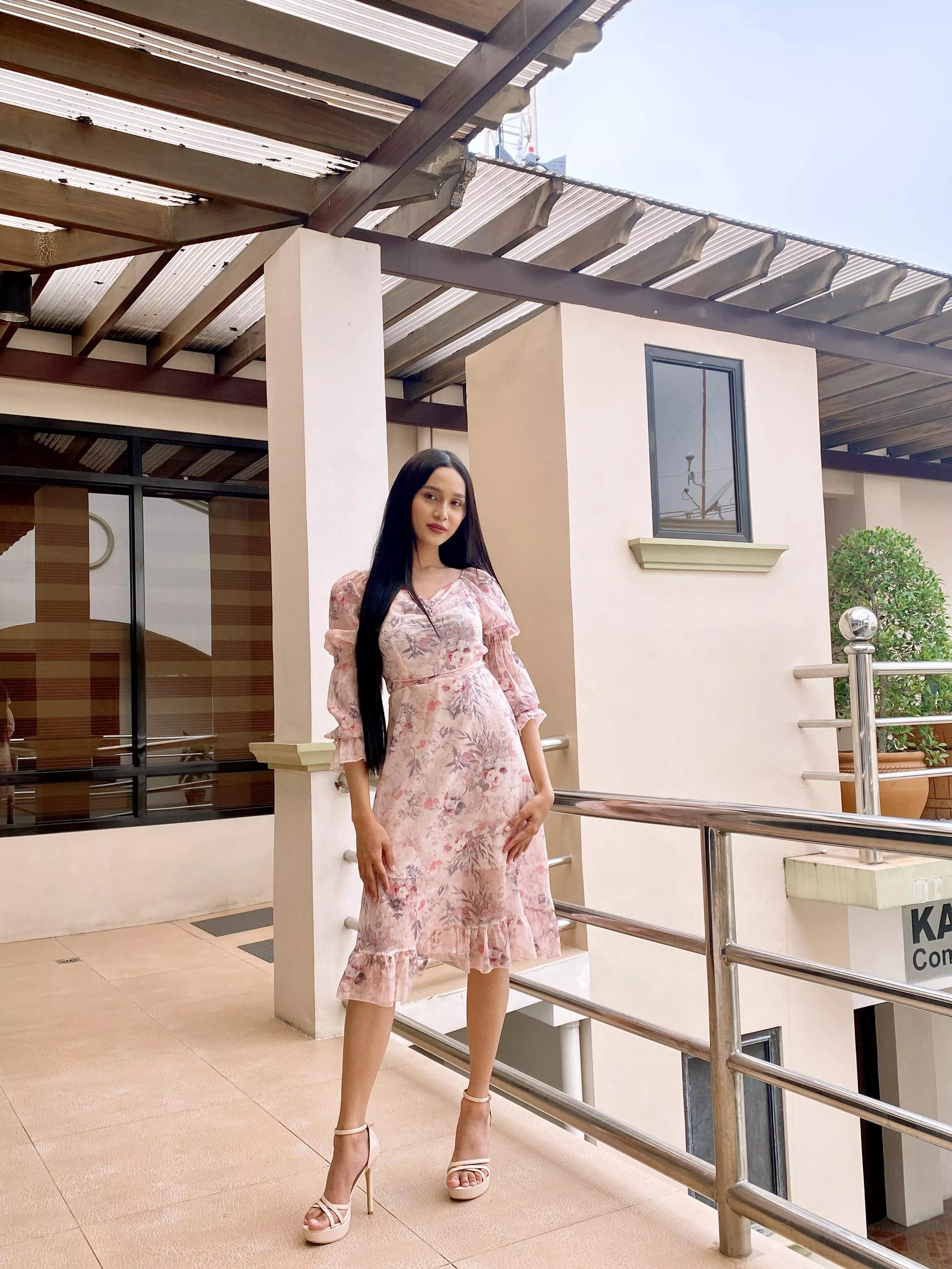 Do you think that I look good in pink?