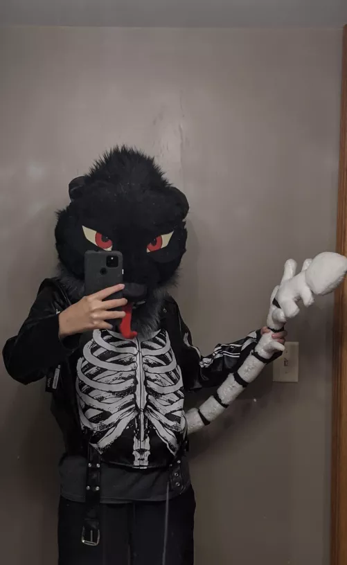 I don't normally do Fursuit Friday but I'm feeling it today