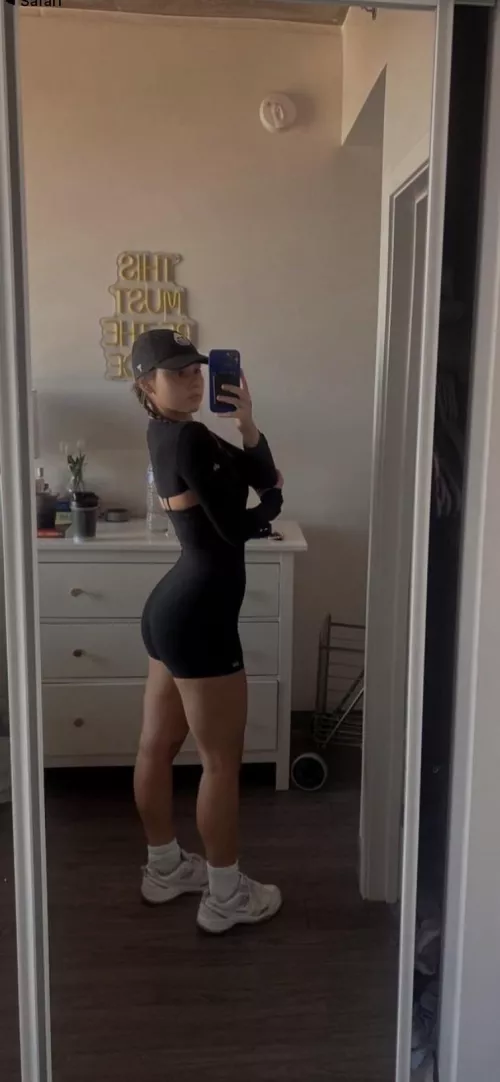 I love being her cuck and watching her fuck bbc, DM me