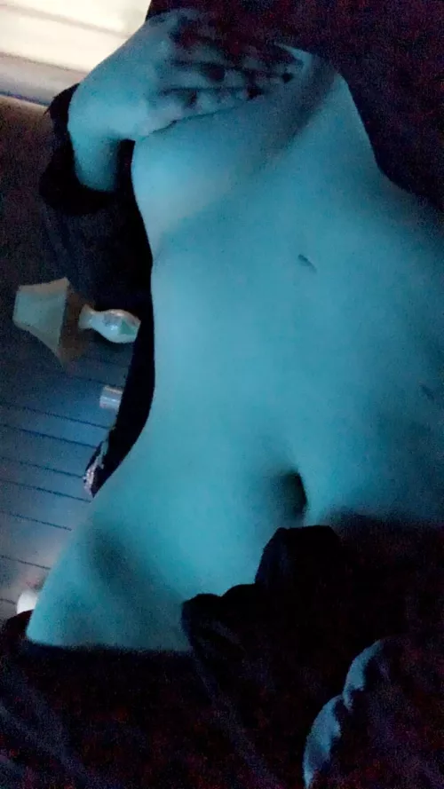 If only there was a cute girl here too cover my stomach in lipstick