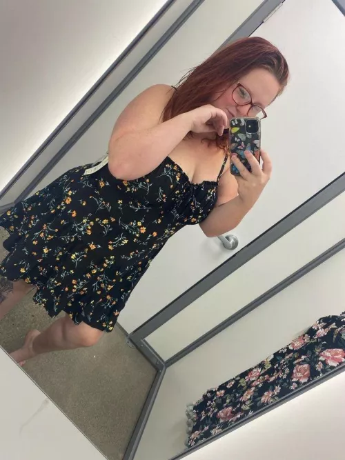 Im not sure how i feel about this dress. 🤔 I think I like it. But idk