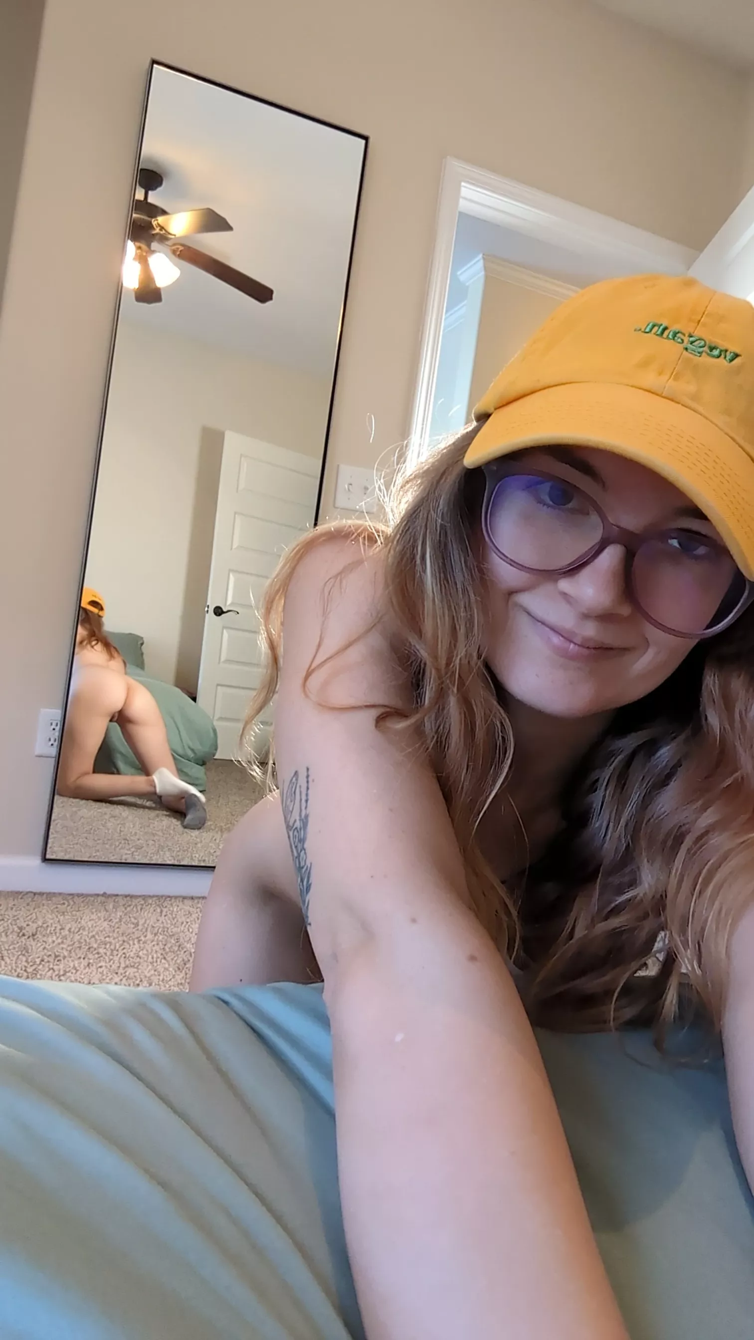 There's a surprise in the mirror for you! 🤭