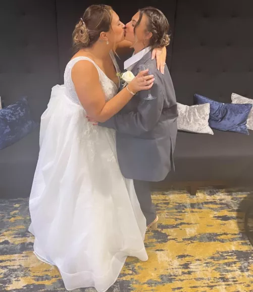 Wedding kisses
