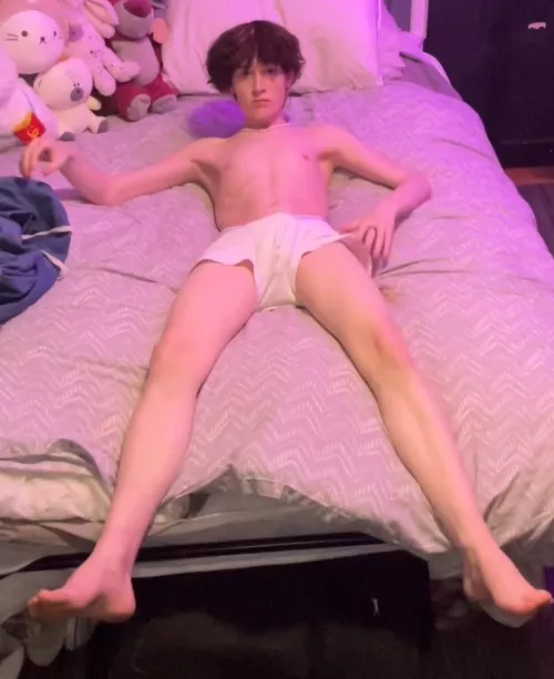 18 - anyone want to be naughty with me 😈