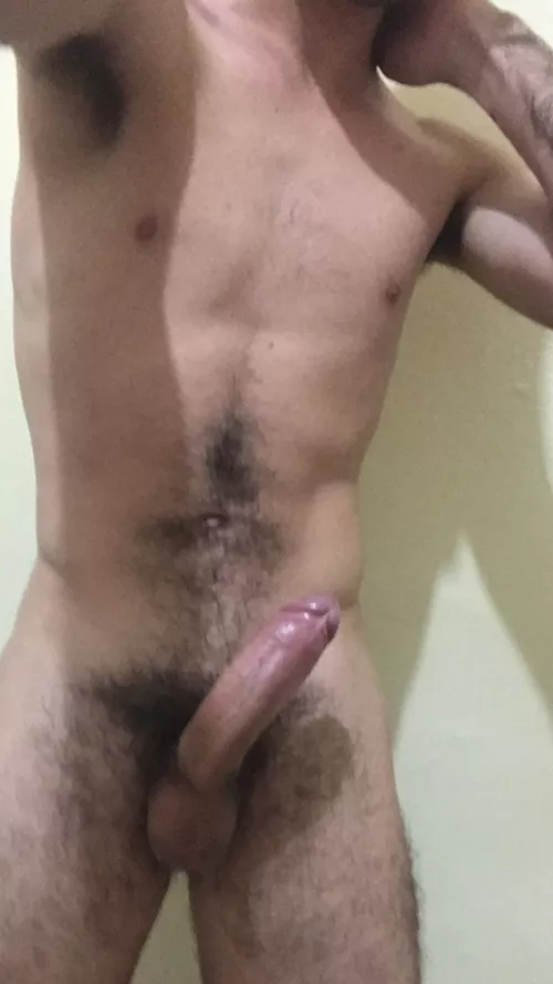 (20) any bros who like to share a wank ?
