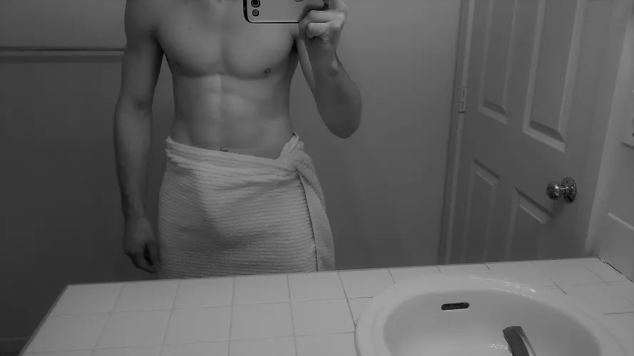 30M - European Bull located in Seattle, WA. Looking for a sexy hotwife to satisfy. Single fit straight. DM me.