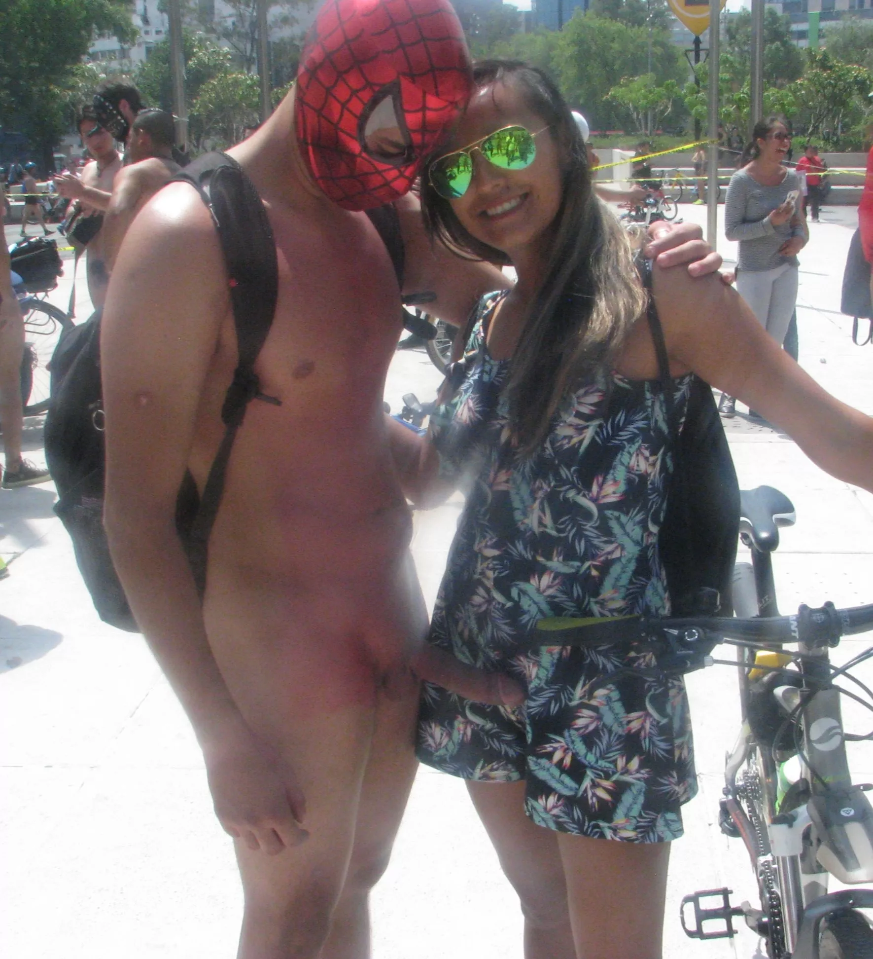 CFNM couple in public