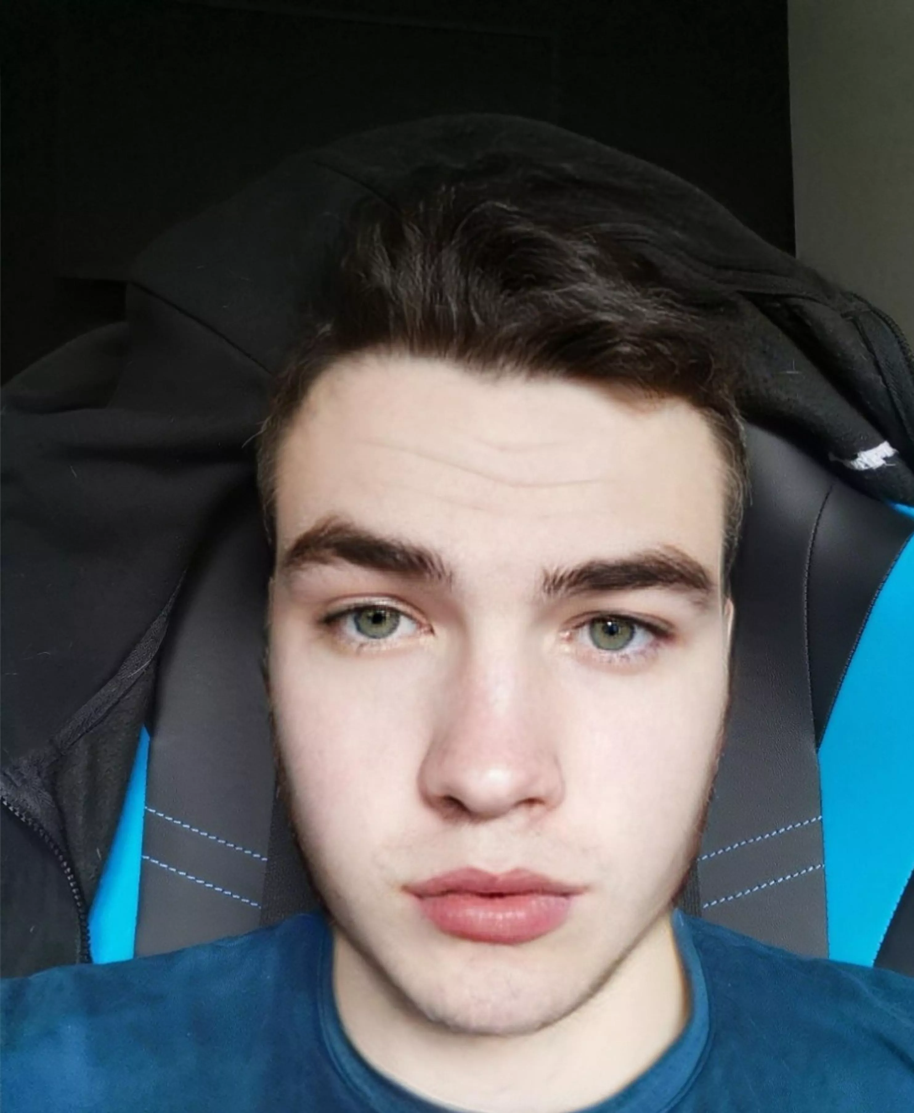 Curious guy wondering if I'd be hot to guys 🙈 Curious guy wondering if I'd be hot to guys 🙈