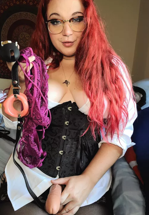 Curvy and unrelenting Mommy [DOM] 🥵 Available all day for [SEXT] and [CAM] sessions! How do you plan to entertain me? 😈👑 SISSIFICATION•HUMILIATION•SPH•DICK RATES•CBT•FOOT WORSHIP•DEGRADATION•CEI•PETPLAY!