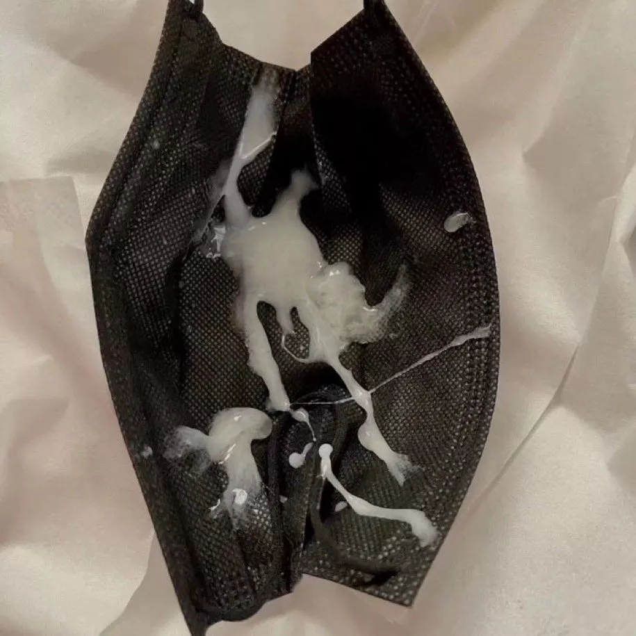 Daddies made me wear this mask for an hour in public while it was dripping on my top🤭