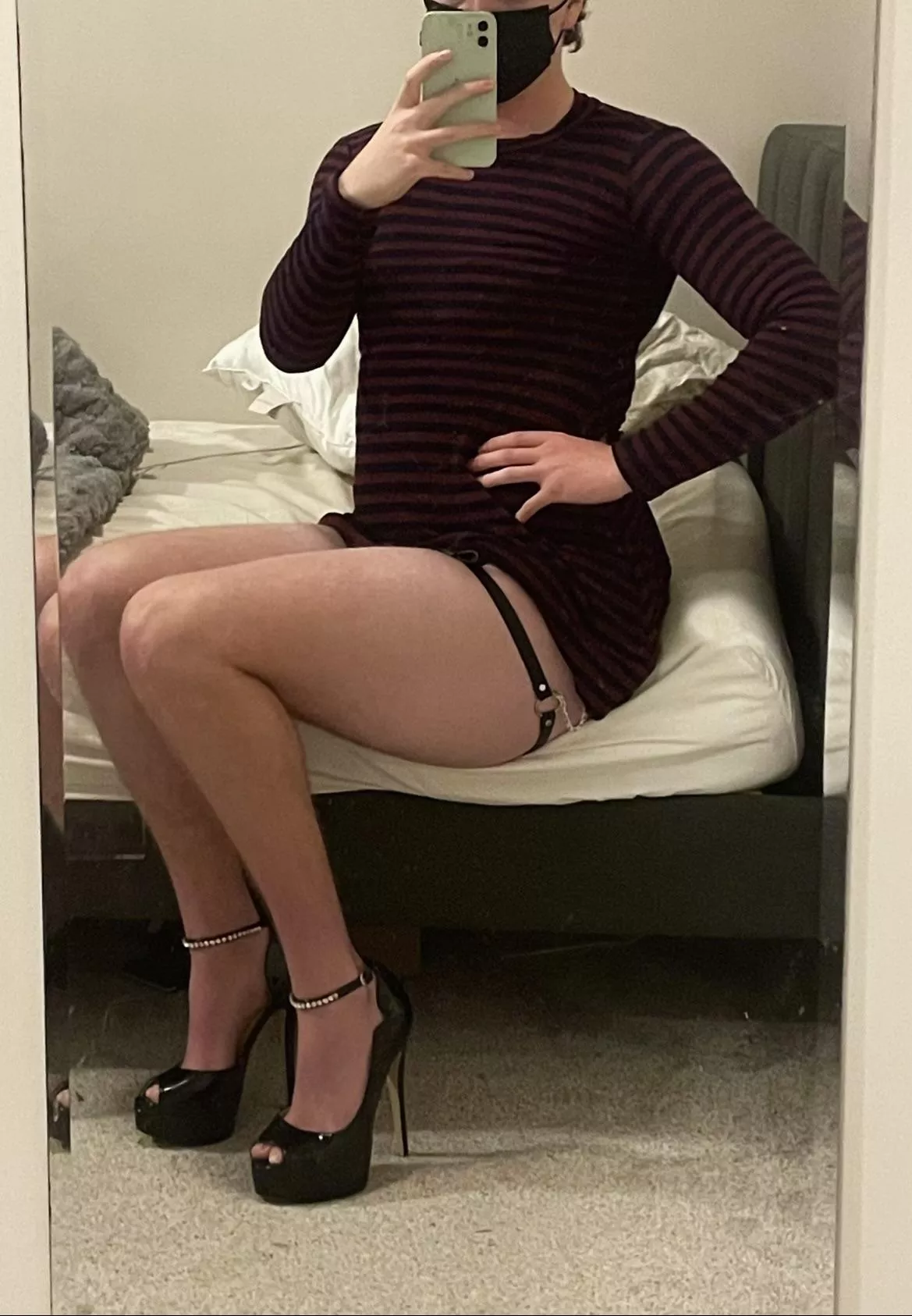 Femboys with thick thighs?