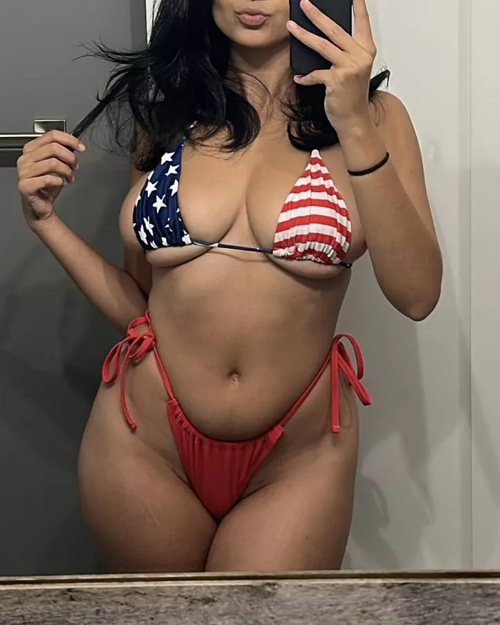 GF [F23] in her star spangled bikini