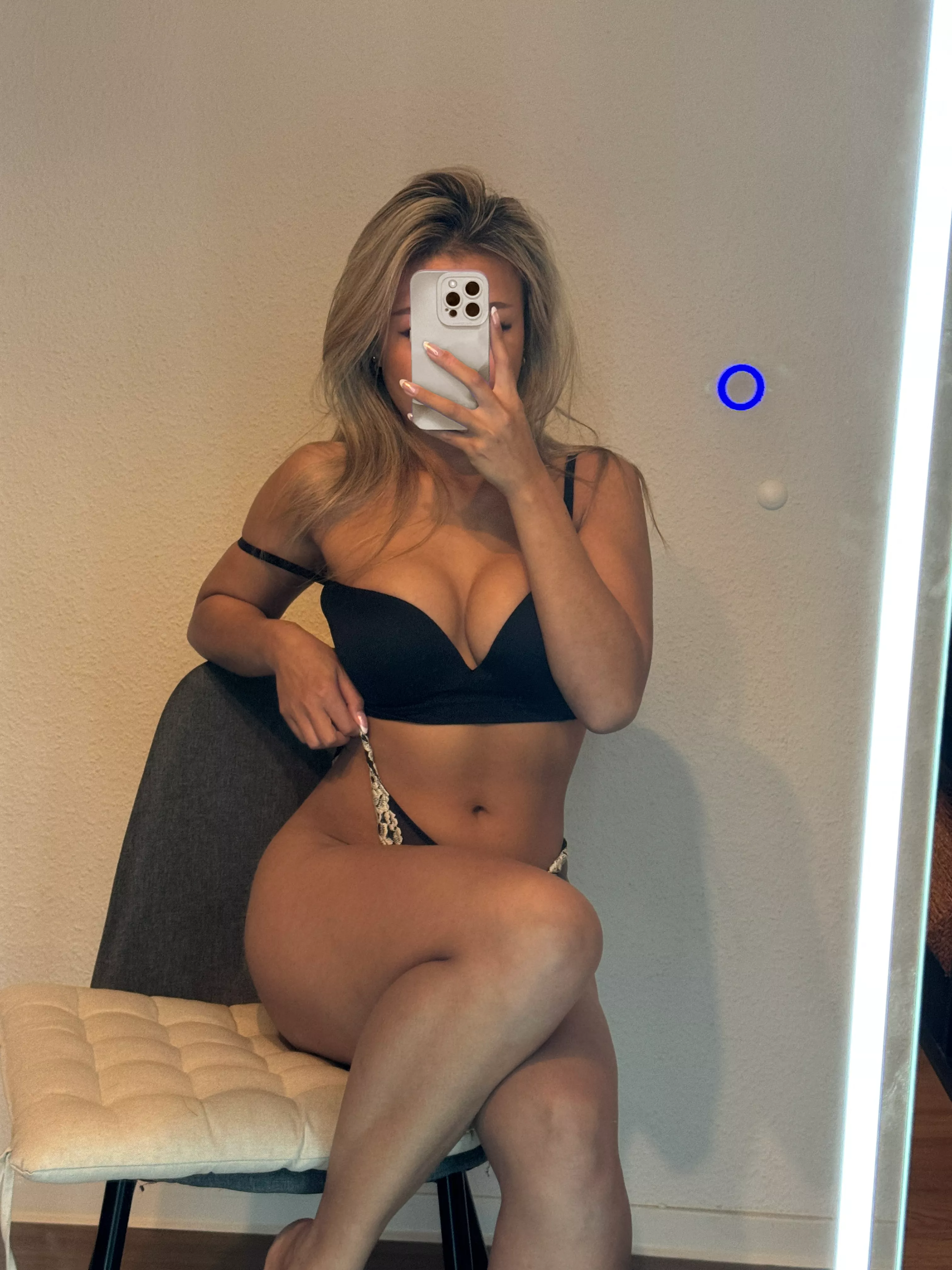 Guess my age correctly and i'll send you more 😋