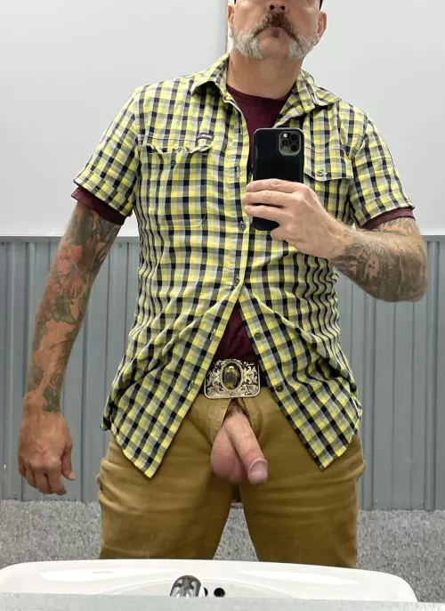 Hanging out in the bathroom. Want to get me hard?