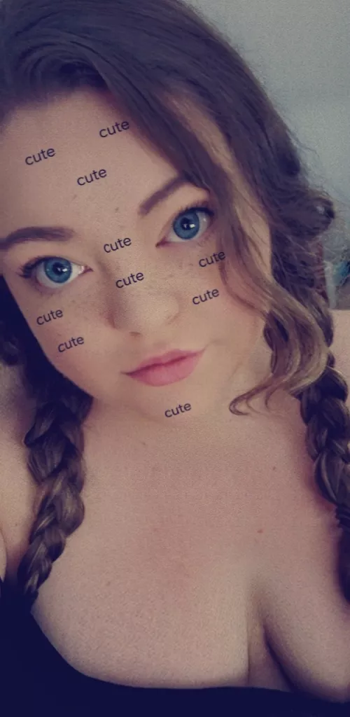 I'm 22 and still a virgin, I want daddy to breed me first time 🤭🤫