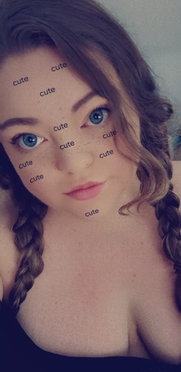 I'm 22 and still a virgin, I want daddy to breed me first time 🤭🤫