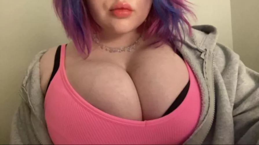 i’m a 5ft 1 pink haired 19 year old with F cups. smash or pass? be honest :(