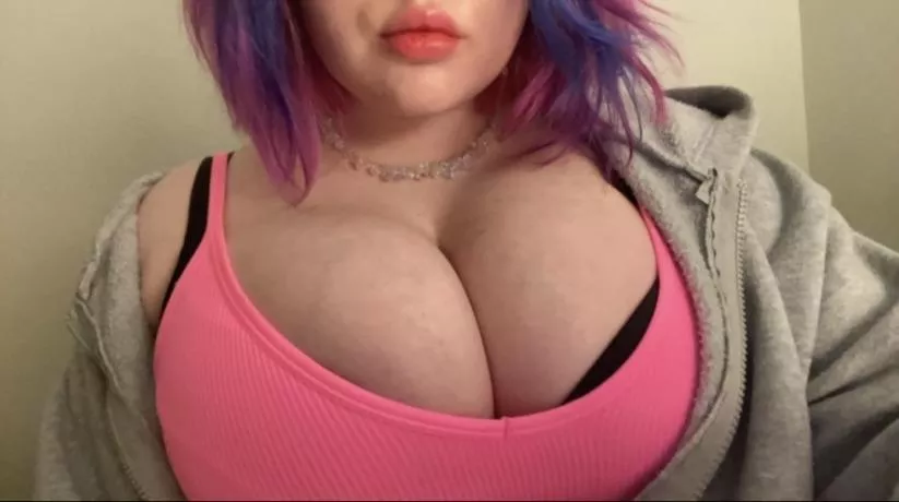 i’m a 5ft 1 pink haired 19 year old with F cups. smash or pass? be honest :(