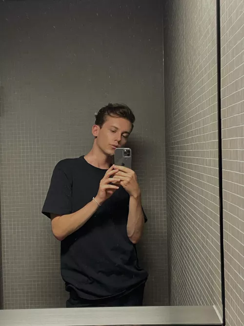 Say hi 🙋🏼‍♂️