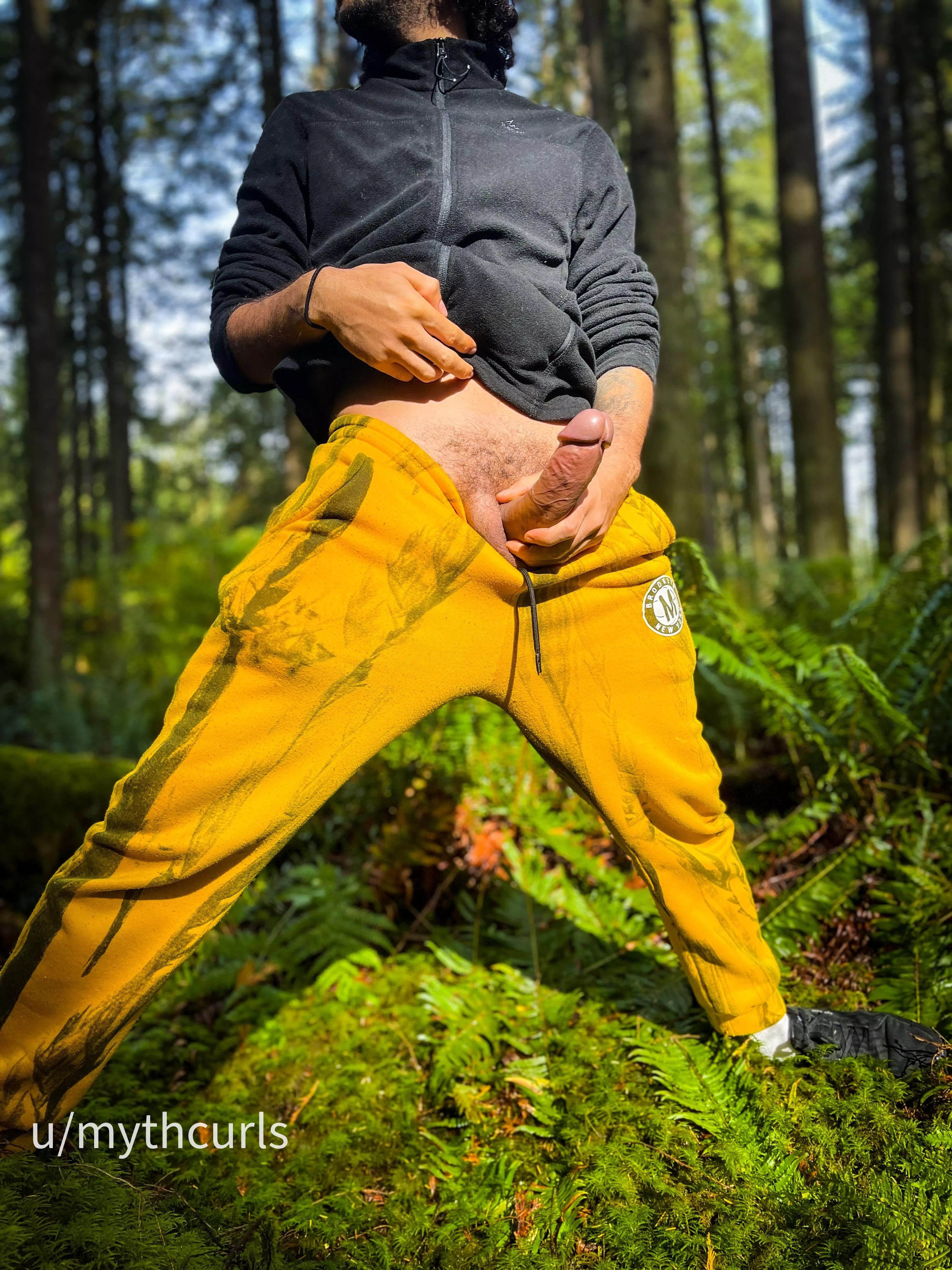 Should we play a game while we hike?