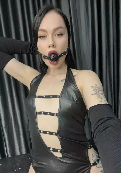 shut my mouth so I'm silent