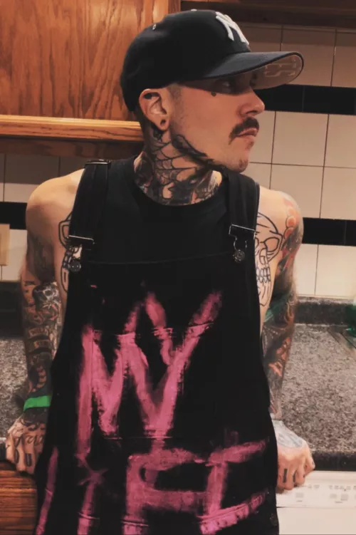 Someone talk to me I’m lonely..