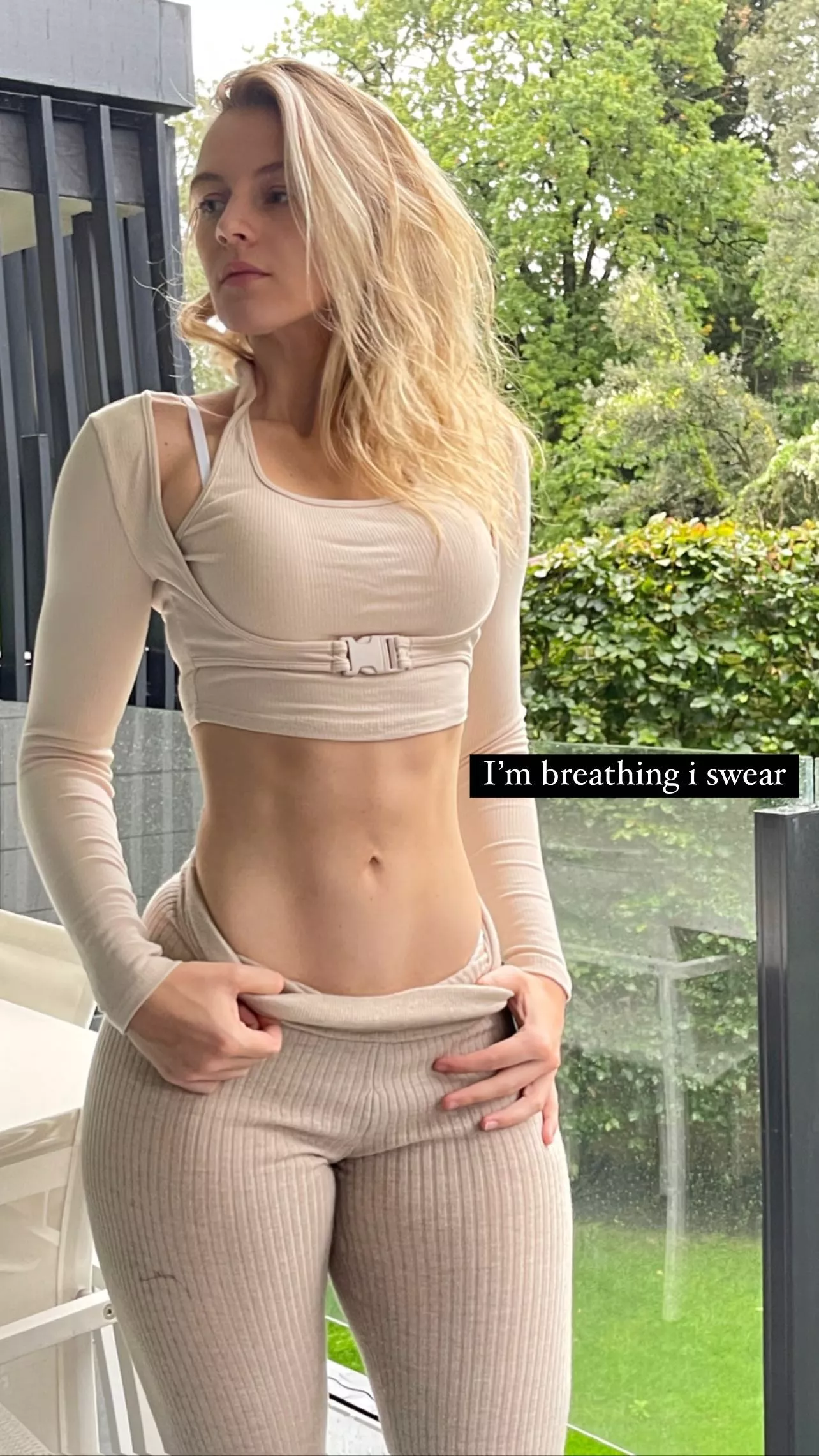 Vera | showing abs