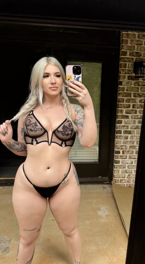 Yes, I have a mirror outside 😆