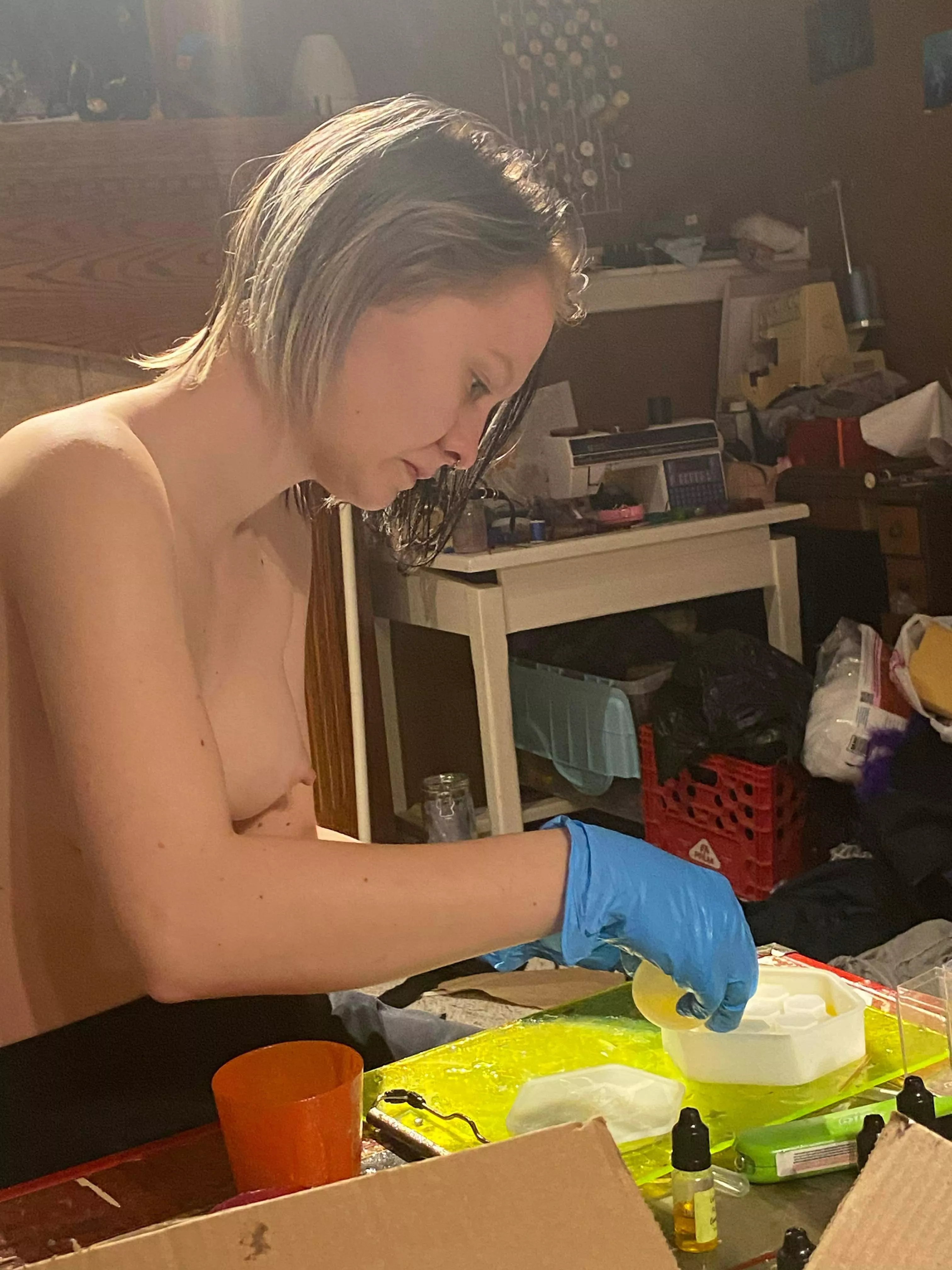 Yes the stoner nerds get buzzed and make DnD dice naked. Lol didn’t even know my nerd took pictures