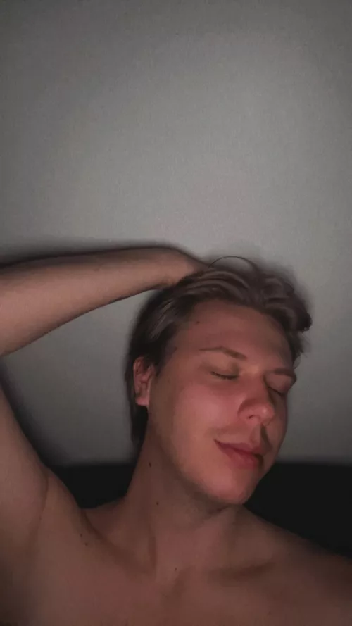 22yo guy looking 4 new friends :3