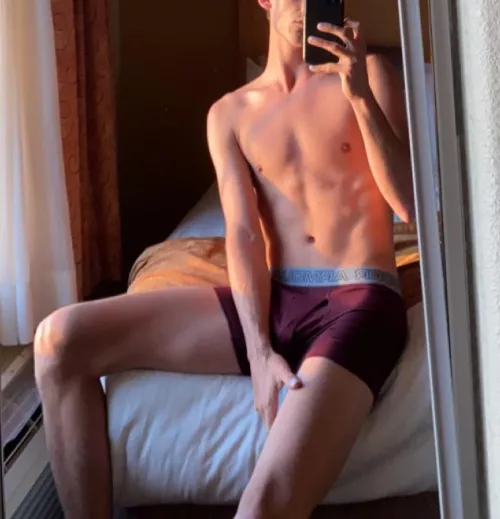 Anybody like straight twinks?