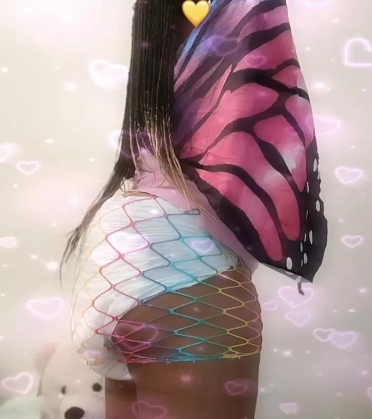 Are you in love with a pretty (diapered) rave girl? ❤️✨ I’m back 🫢