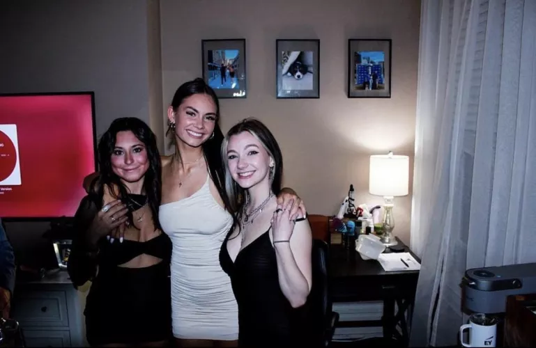 BWB - three hot chicks