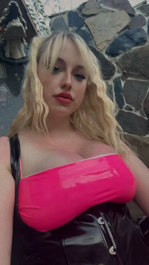 I love obedient bitches, how would you behave if you had a mistress like me?