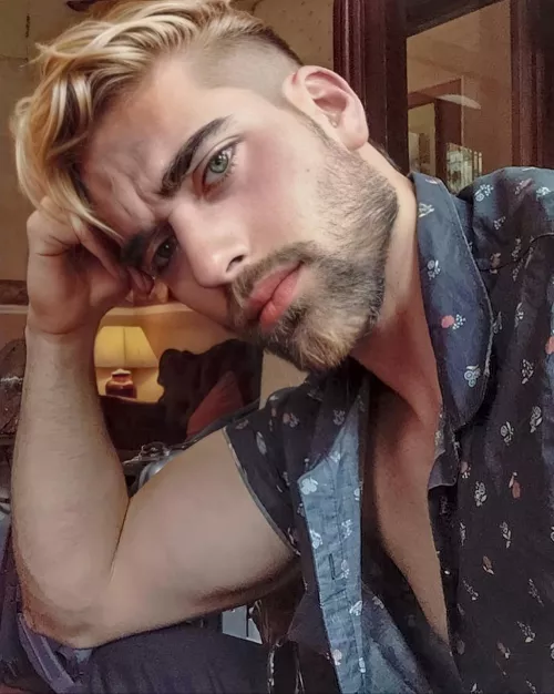 I regret dying my hair. I look like a fckboy. I'll post a pic before I hack it all away. 😂 So I'm only 99.4566838573355774423676888300381258996668482% feeling good about myself.