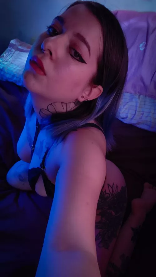 I would love your GF tounge all over me