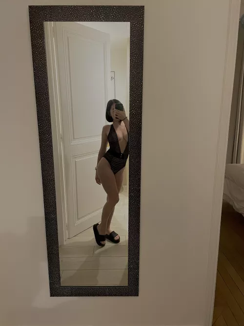 my body look sexy in this semi-darkness?