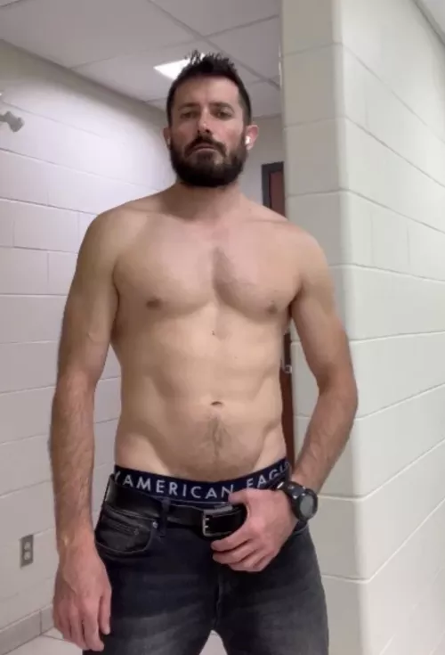 Quick bathroom selfies at the gym OK here?