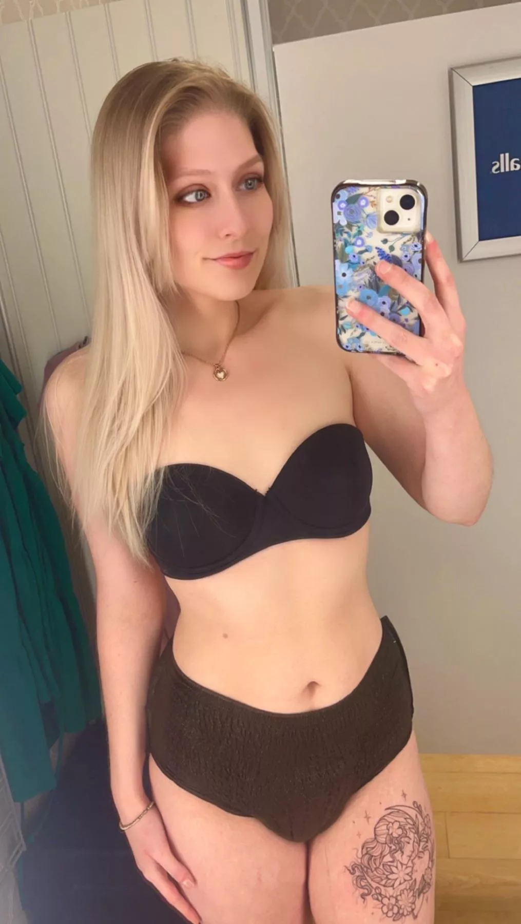 Shopping babygirl 🖤