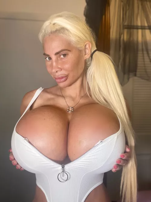 Skyler's new tits! 😍