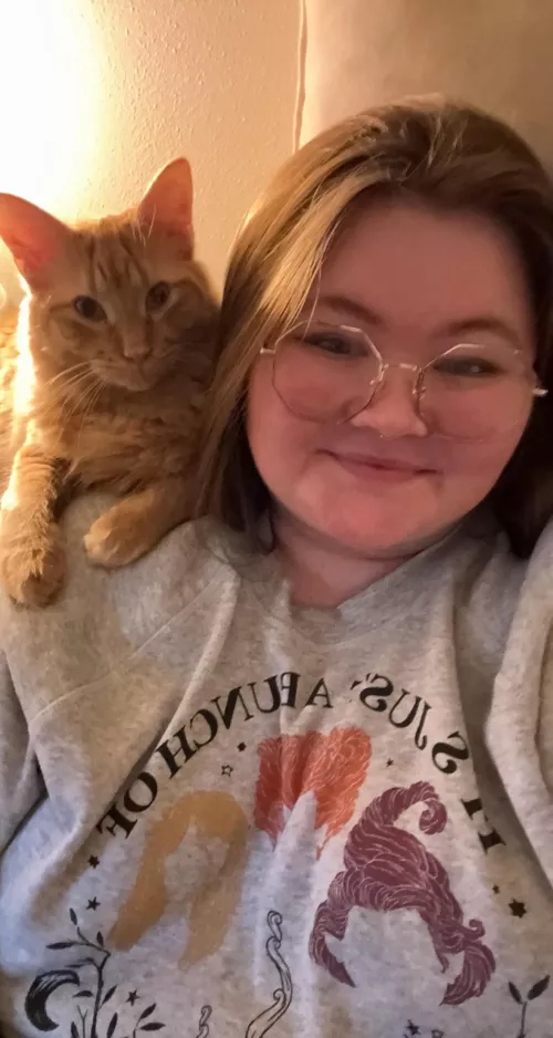 Spending the day watching spooky movies with my boi. What’s your favorite Halloween movie?