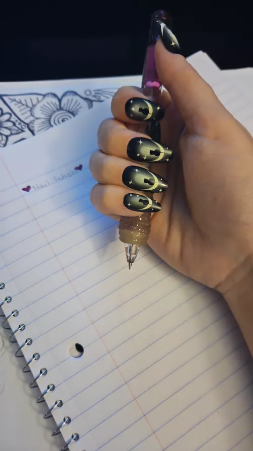 Spooky cat nails