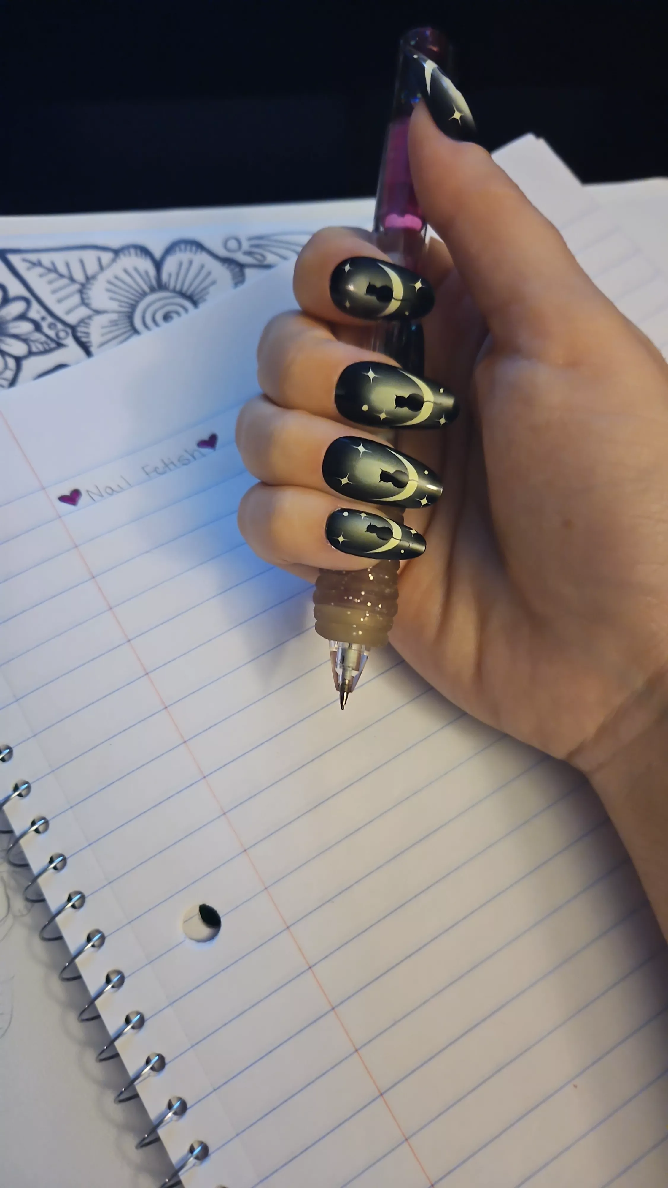 Spooky cat nails