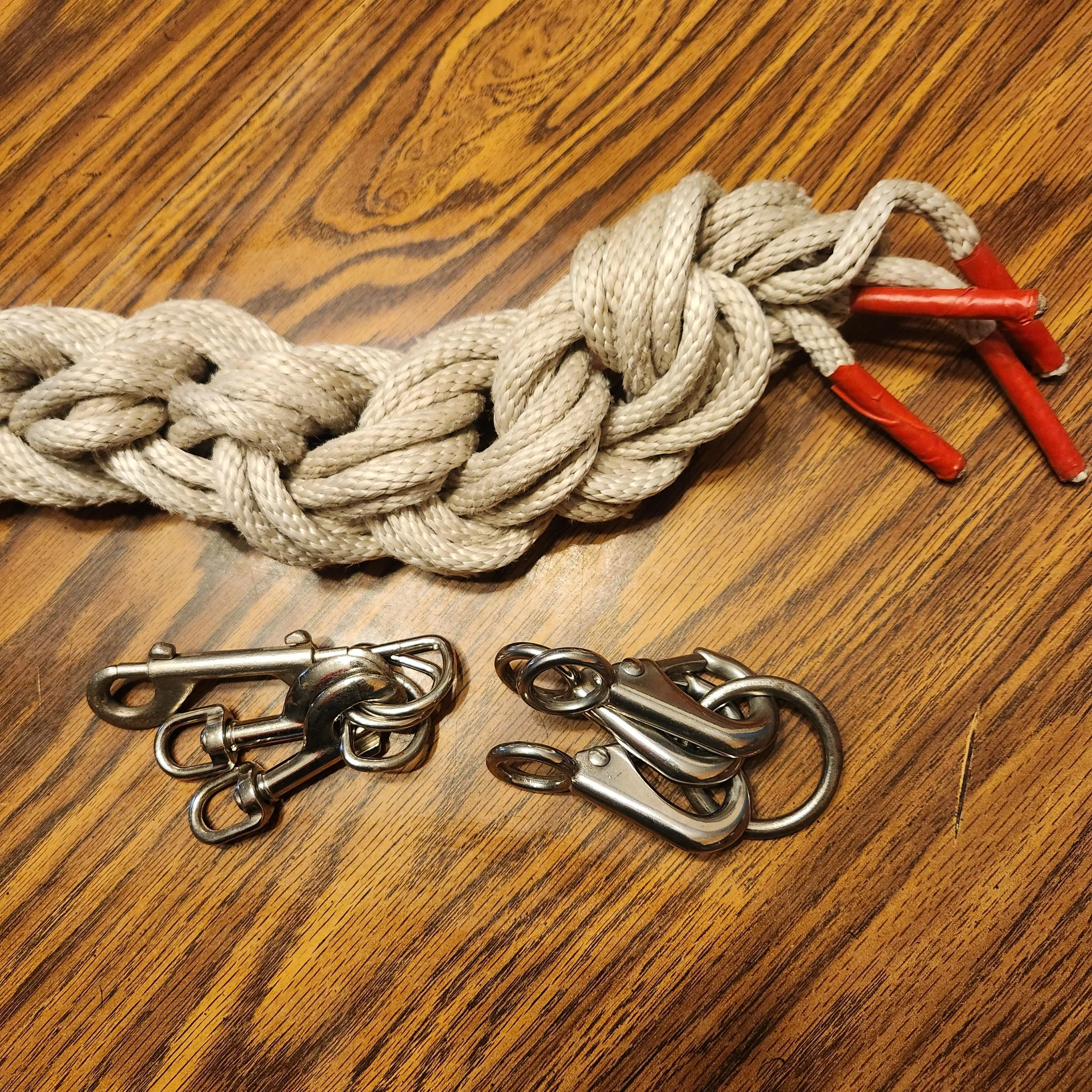 What types of bondage can be done with 4 pieces of 10' rope and some hardware, in a hotel room?