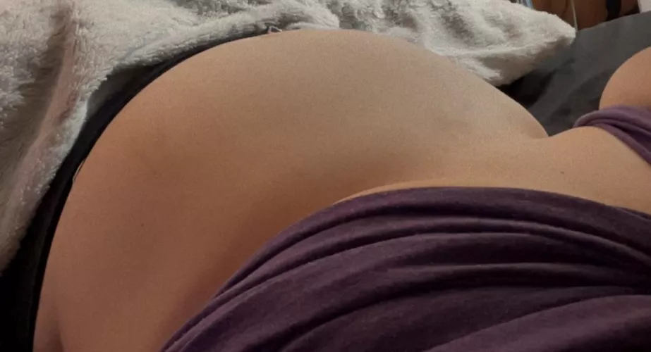 Who would touch my 20 year old preggo belly?